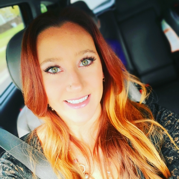 Meet your Posher, Katie - Picture 2 of 3